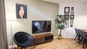 Modern & Spacious City Centre Apartment for Long Stay